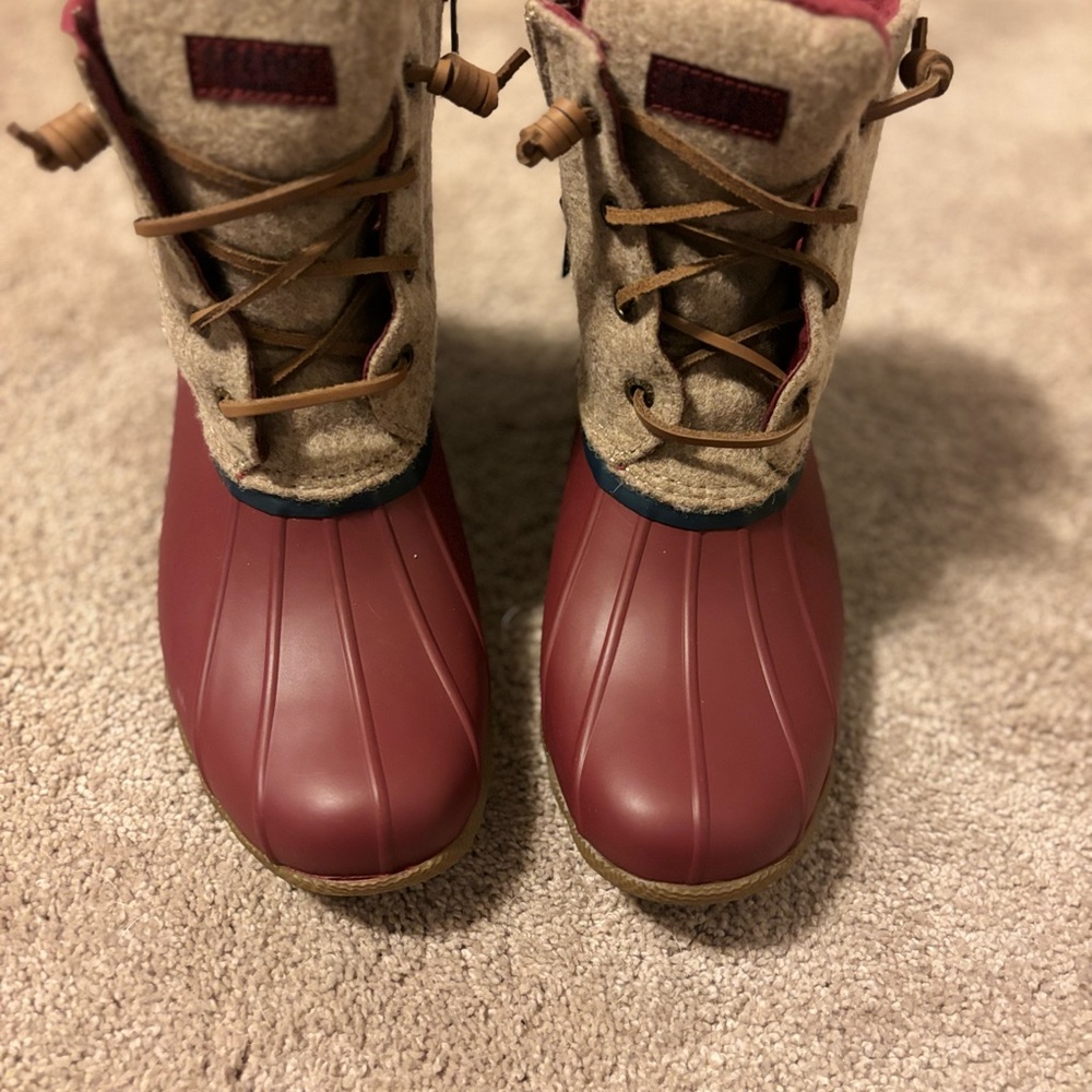 Sperry top-sider. Cranberry/grey. Size 8 women’s.
